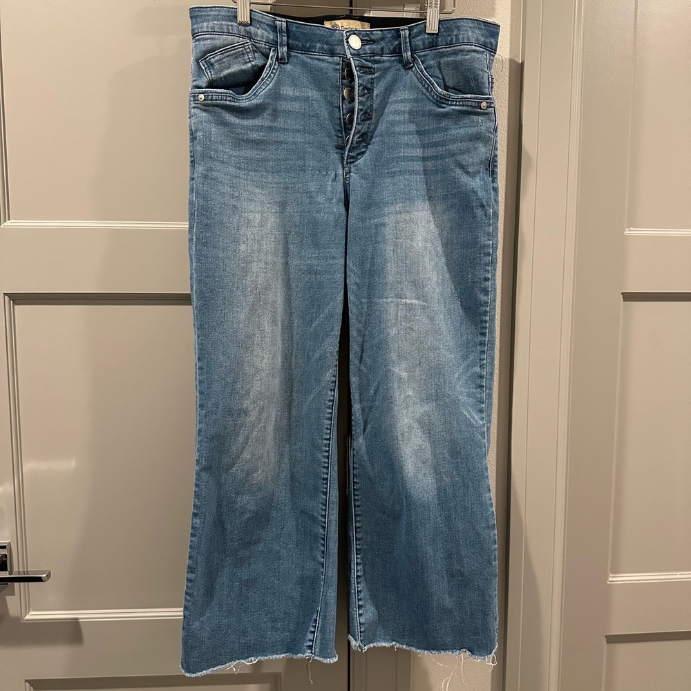 Democracy AB technology size 12